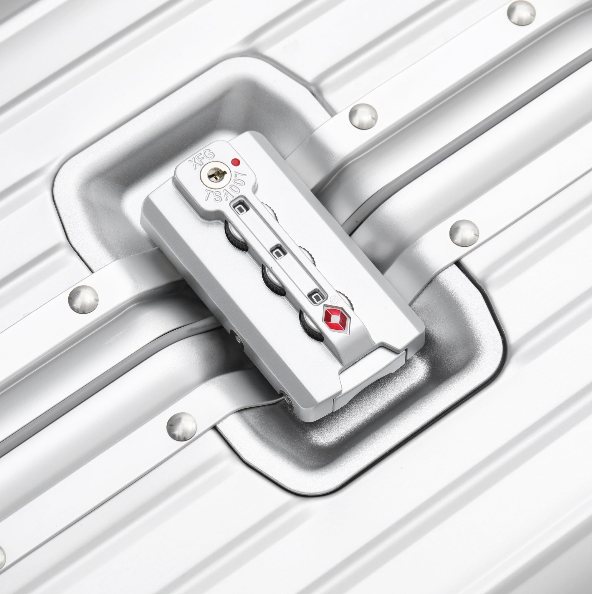 ALUMINIUM SUITCASE V2 THICKER ALUMINIUM & REMOVEABLE WHEELS